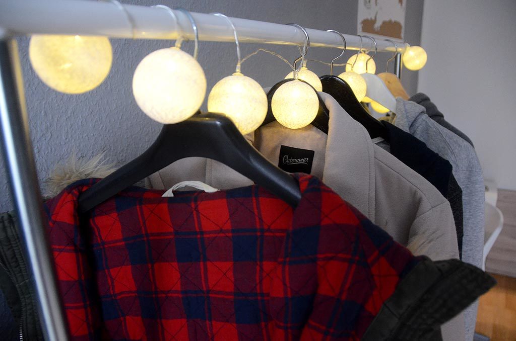 Bei Rhonda im Osten › Unterm Dach